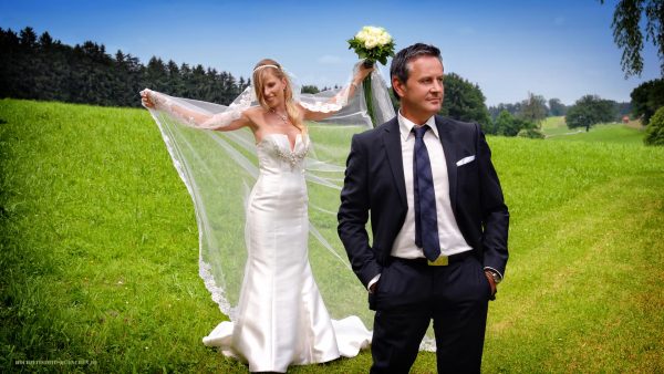 Hochzeit-Shooting auf der Wiese