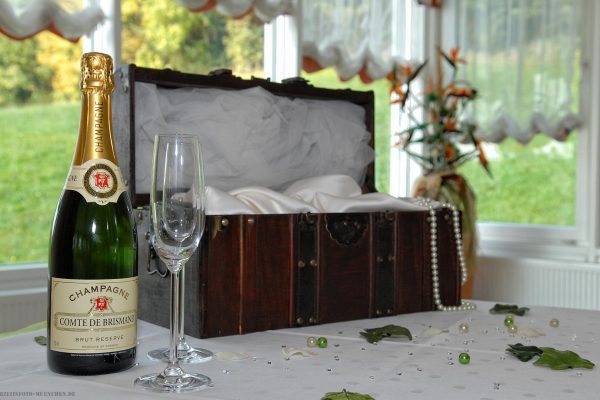 Hochzeitstisch mit Champagne