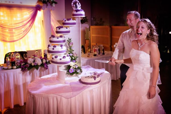 Anschneiden der Hochzeitstorte
