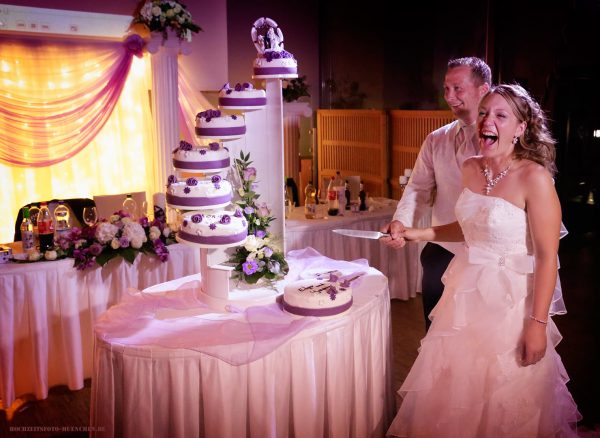 Anschneiden der Hochzeitstorte