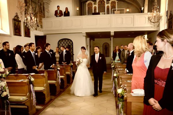 Trauungsfotos: Braut mit dem Fater