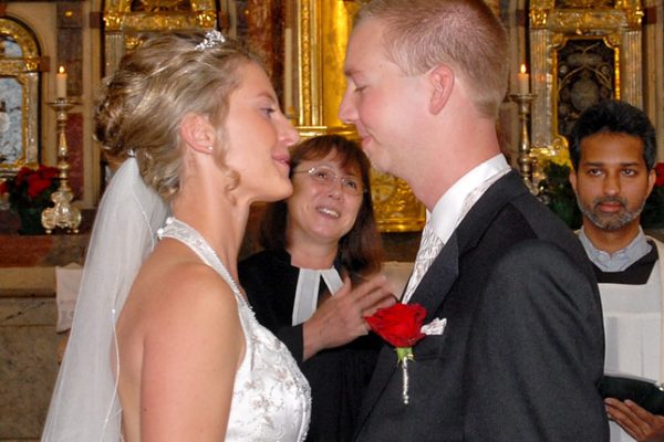 Kirchliche Trauung mit einer gerürten Pfarerin